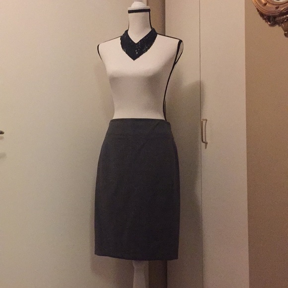 Loft heather grey pencil skirt. Perfect for work. - Picture 4 of 8